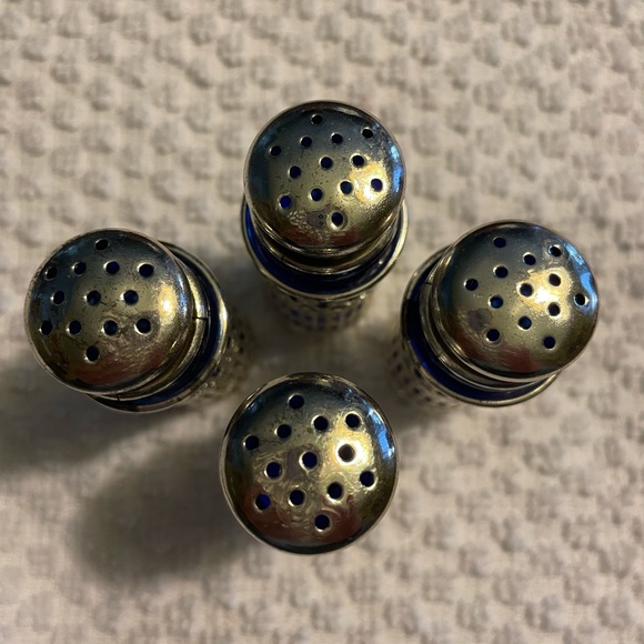F.B. Rogers Silver Plate Cobalt Blue 1950s Vintage Salt & Pepper Shakers Set - Picture 3 of 5